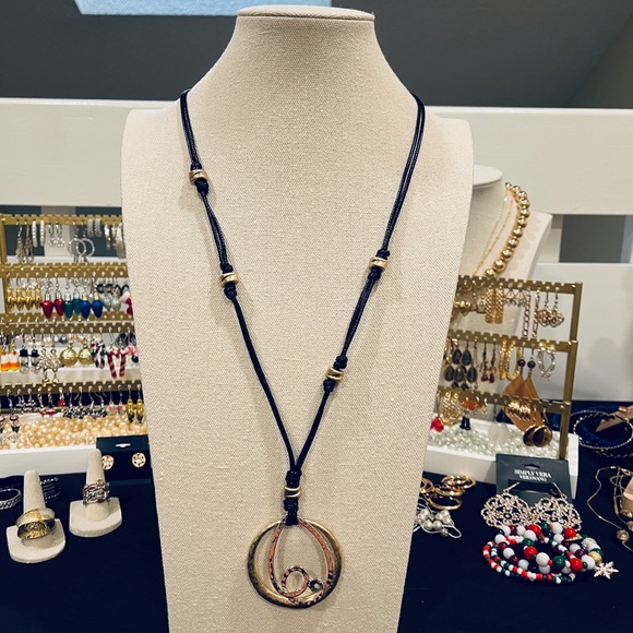 Chico's Jewelry - NWT Chico’s Elegant Black and Gold Pendant Necklace